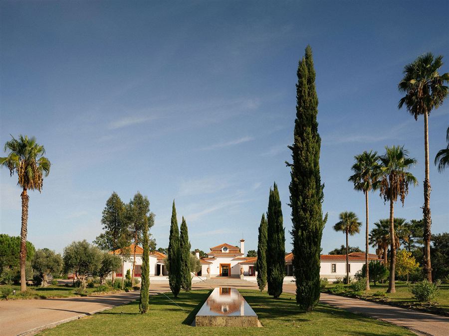 Casa Bons Ares grounds at Herdade do Per&uacute;